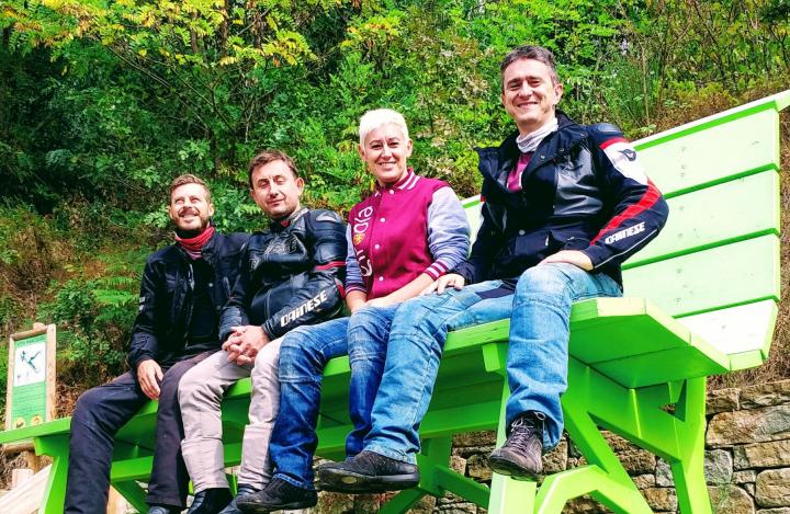 Motorcycle Tour Guide Giroola capacity
