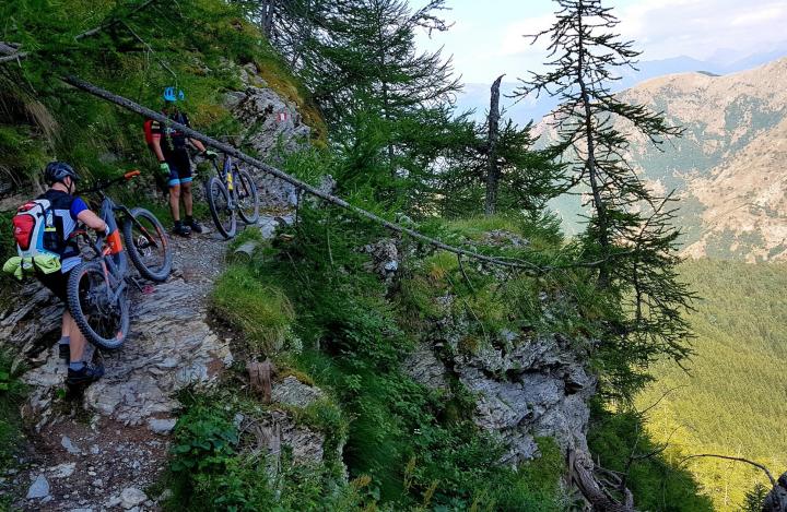 via del sale giroola - monte toraggio