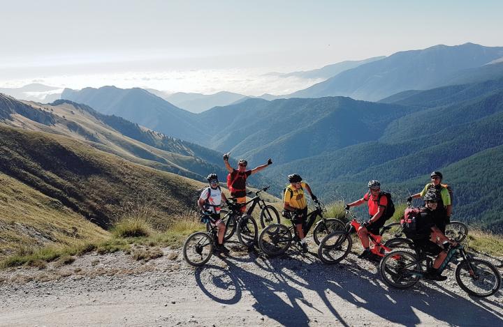 Una giornata in ebike al Lago dei Sette Colori e sui Monti della Luna