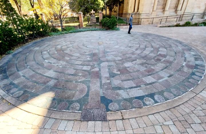 the labyrinth (davanti alla cattedrale di santa fe)