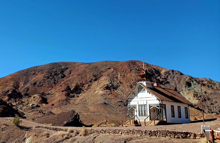 chiesa e scuola di calico